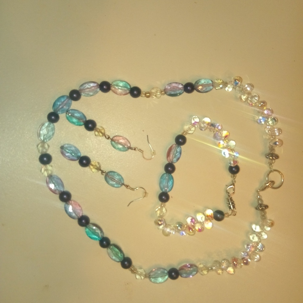 3pc Jewelry Set incl Necklace, bracelet & earrings